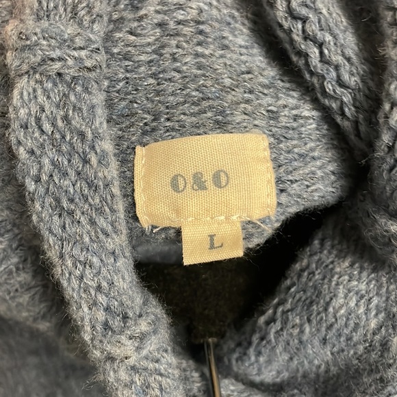 O&O Super Soft, Blue & White Turtle Neck Sweater. Size Large - Picture 7 of 7